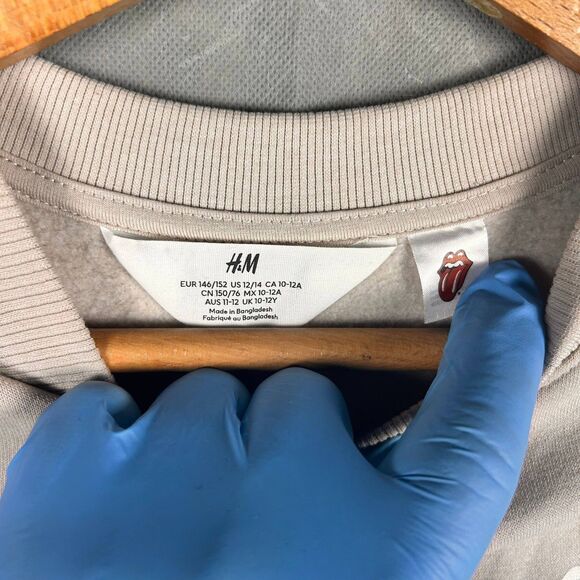 H&M Sweatshirt Kids Boys Size 12/14 Beige Rolling Stones Graphic Crewneck Casual - Picture 3 of 6